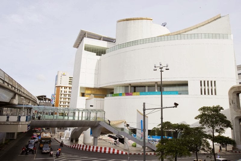 Bangkok_Art_and_Culture_Centre_building.jpg