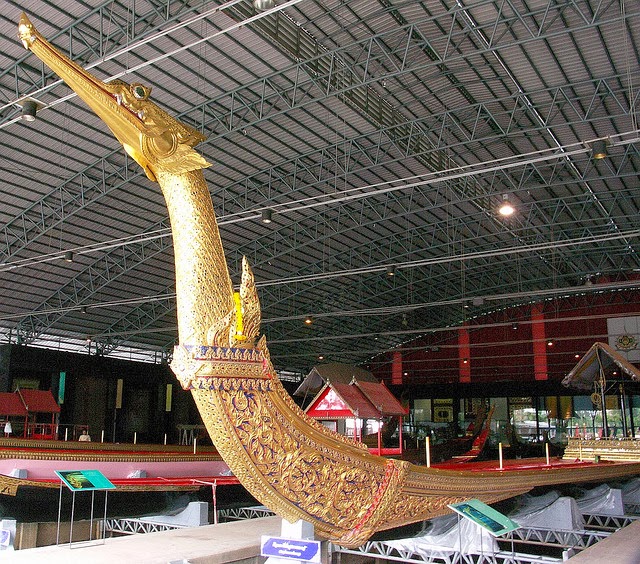 Royal-Barge-Museum-Bangkok-The-Suphannahong.jpg