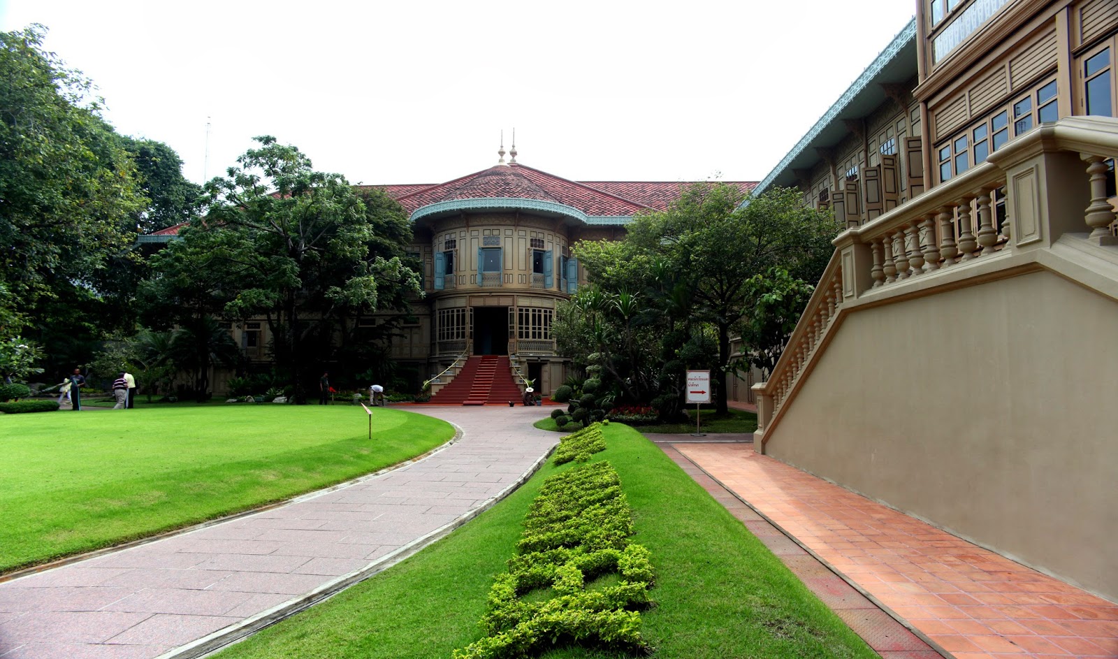 Vimanmek_Palace_Bangkok.jpg