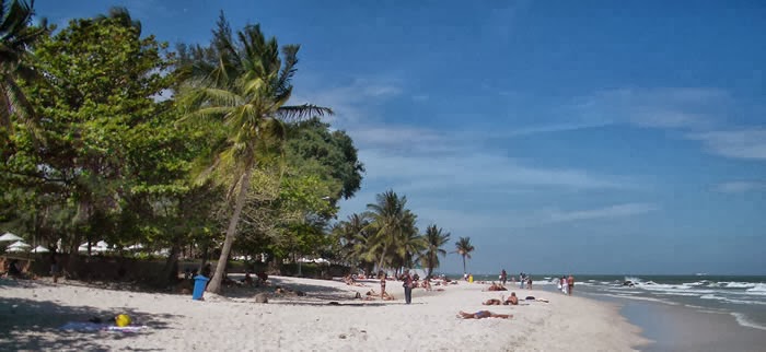 hua-hin-beach-700.jpg