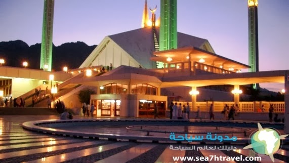 Shah-Faisal-Mosque-Interior-571x322.jpg