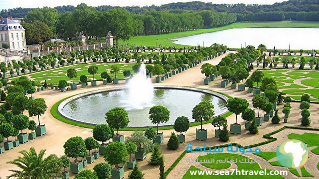 llpaper-The-beauty-of-flowers-Palace-of-Versailles.jpg