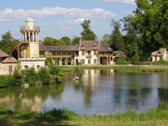 Marie_Antoinette_amusement_at_Versailles.jpg