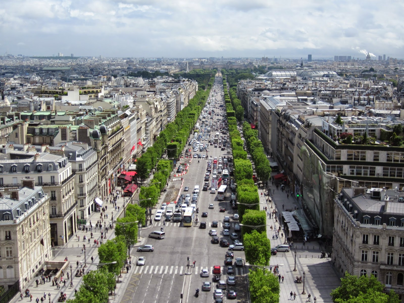 Champs-%C3%89lys%C3%A9es_from_the_Arc_de_Triomphe.jpg