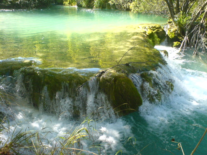 800px-Plitvice_Lakes_03.jpg