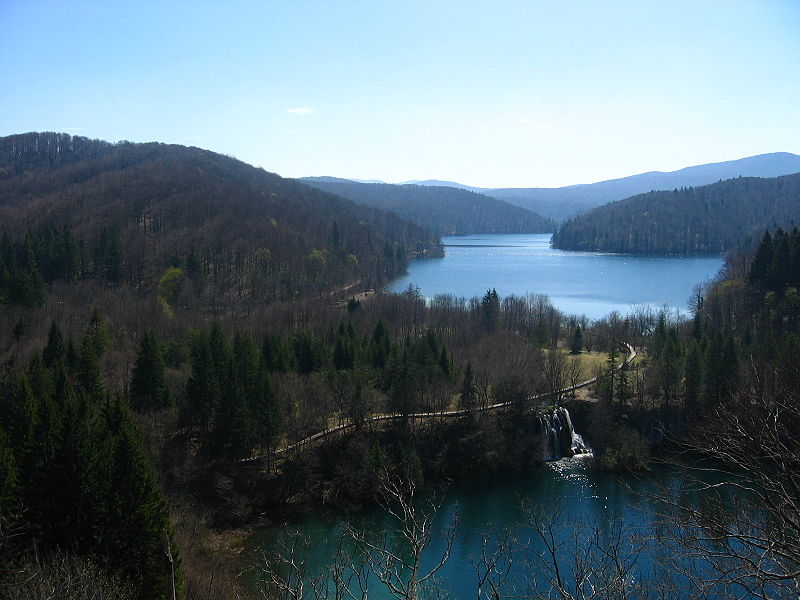 800px-Plitvice_Lakes%2C_Proscansko_jezero.jpg