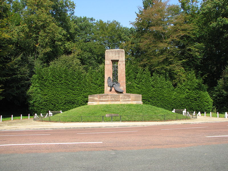 800px-Monument_aux_Alsaciens-Lorrains.jpg