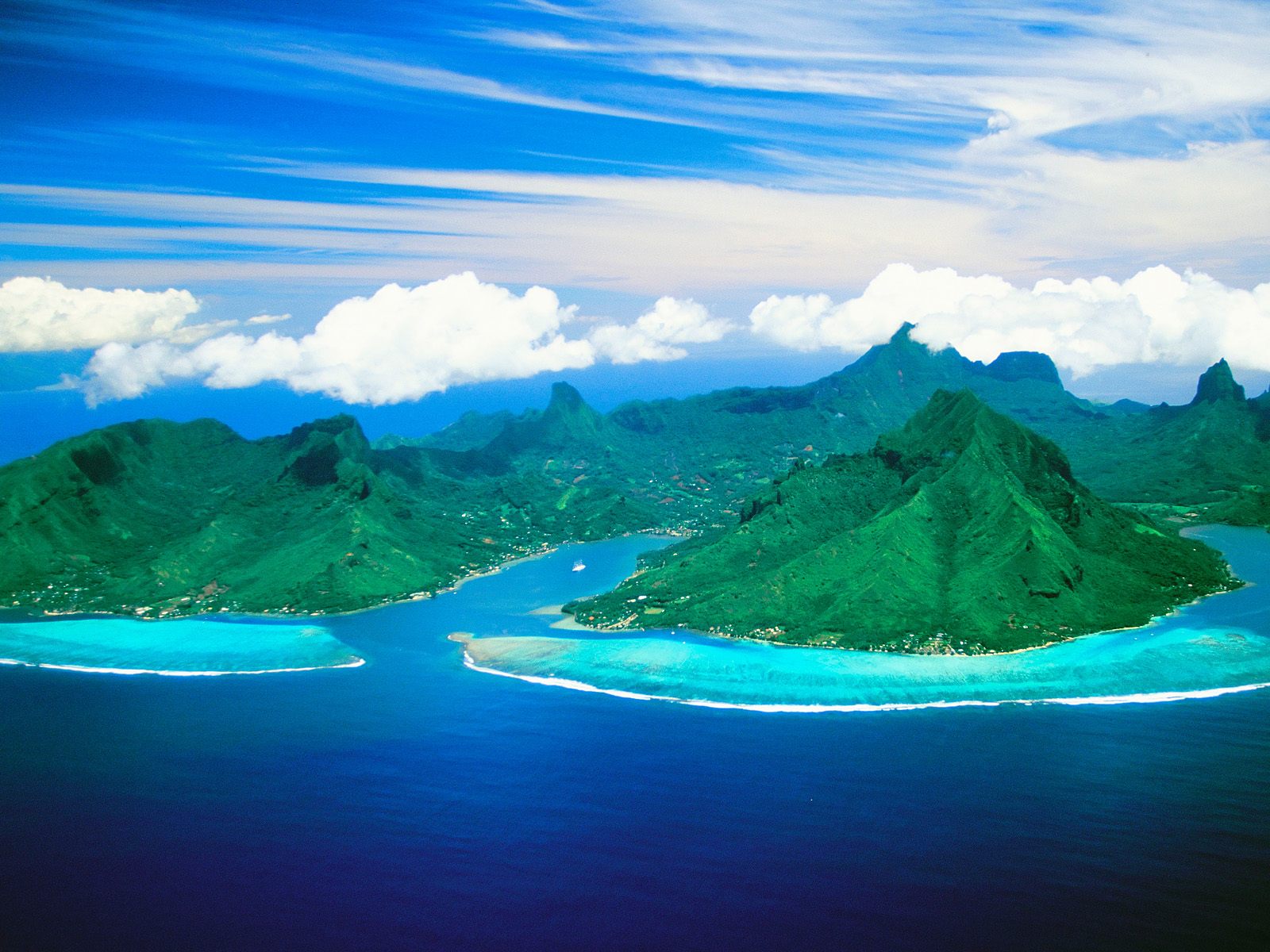 ay_and_opunohu_bay_moorea_island_french_polynesia1.jpg