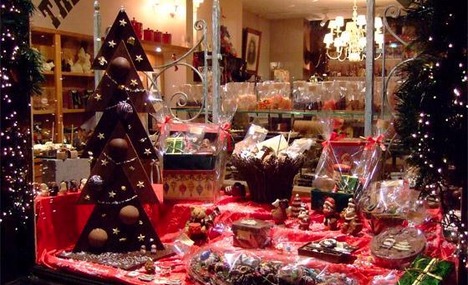 08555-Chocolate_Shop_Window_Bruge_Christmas_Brugge.jpg