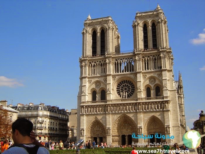 Notre_Dame_de_Paris_front_side.jpg