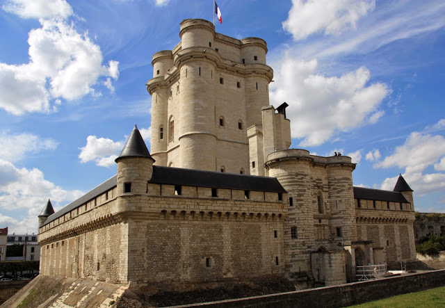 Chateau-de-Vincennes-donjon.jpg