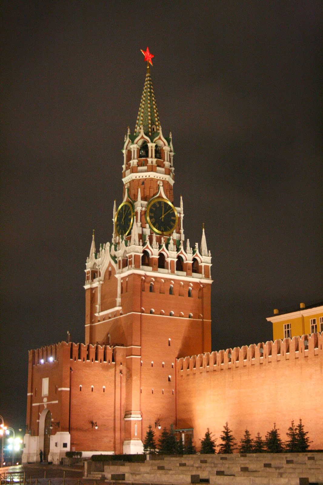 Spasskaya_Tower_night.jpg