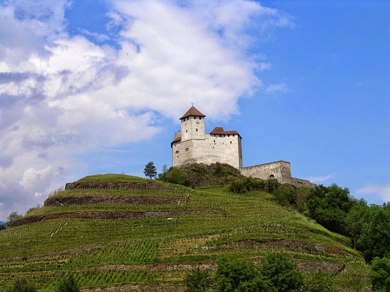 800px-Balzers_FL-Burg_Gutenberg.jpg