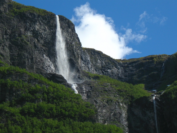 kjelfossen_700_0.jpg