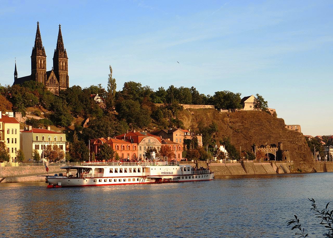 %D9%82%D9%84%D8%B9%D8%A9++Vysehrad+Castle.jpg