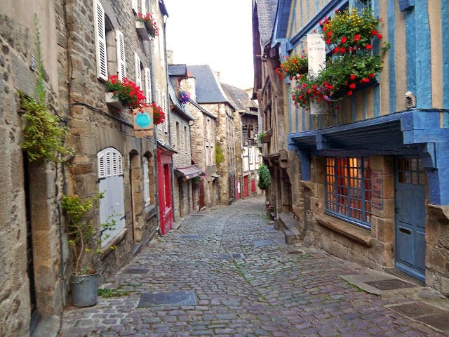 France-Dinan-street.jpg