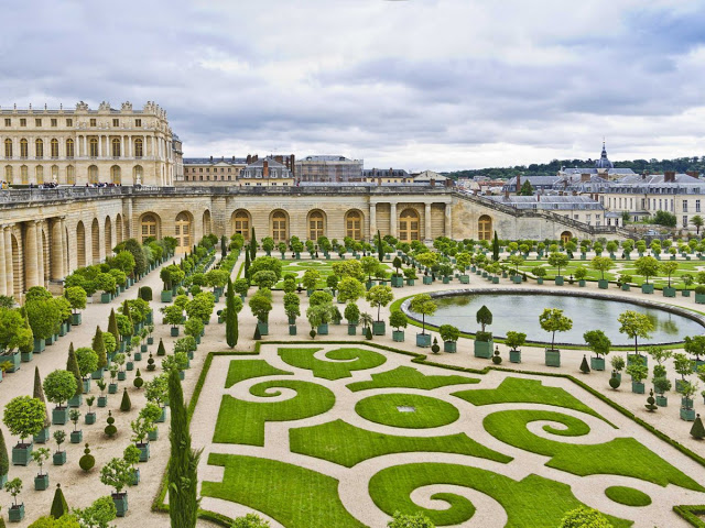 The-gardens-of-Versaille-France.jpg