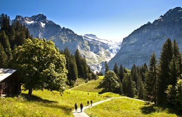 hiking-in-grindelwald-switzerland.jpg