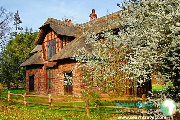 london-kew-gardens-queen-charlotte-cottage.jpg