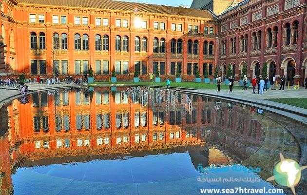 london-victoria-and-albert-museum-furniture.jpg