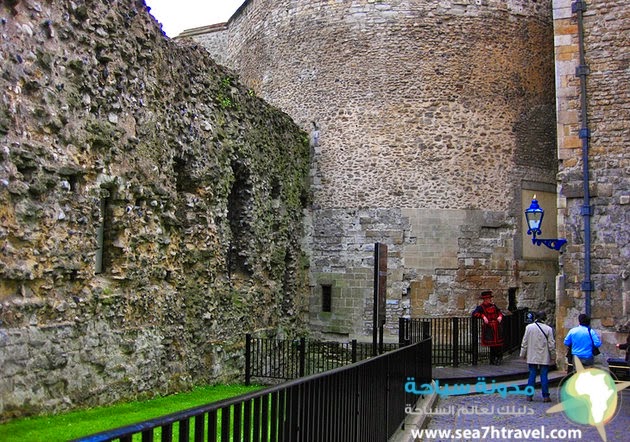 london-tower-of-london-beefeaters.jpg