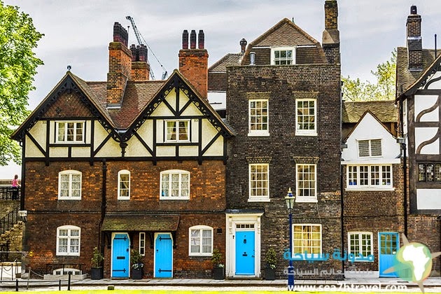 london-tower-of-london-tower-green.jpg