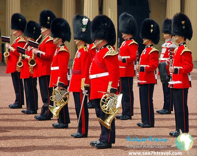 london-buckingham-palace-changing-of-the-guard.jpg