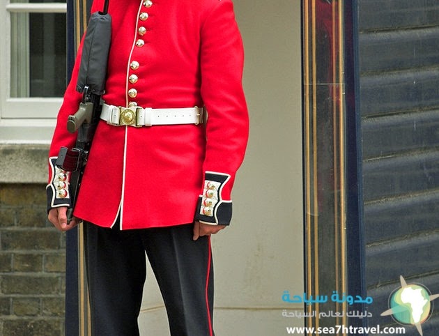 london-buckingham-palace-guards-museum.jpg