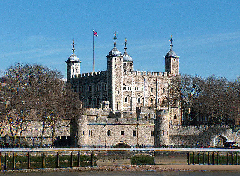 800px-Tower_of_London%2C_April_2006.jpg