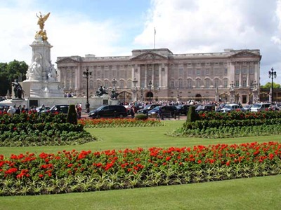 Buckingham-Palace-resized_thumb%25255B2%25255D.jpg