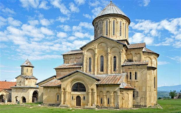 4-bagrati-cathedral-and-gelati-monastery.jpg