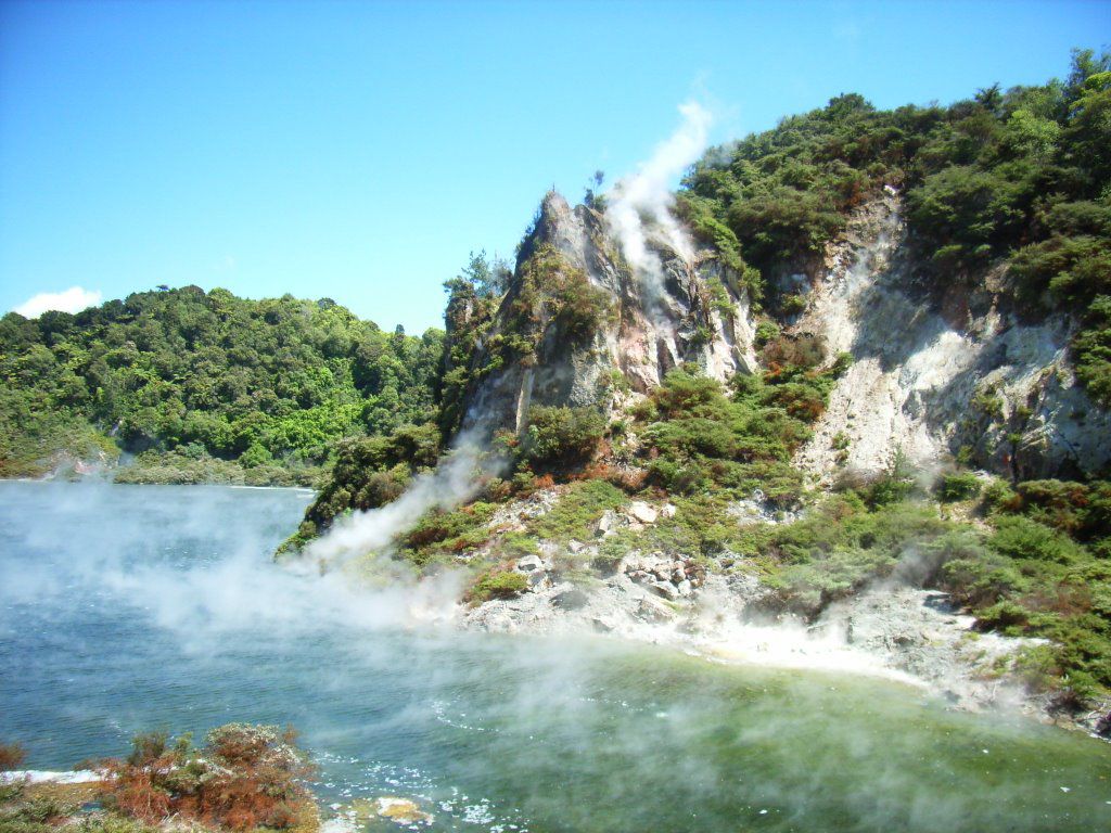 Frying-Pan-Lake%E2%80%99s-average-depth-is-six-meters-maxing-out-at-20-meters-deep.jpg