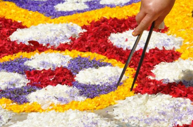 Three-of-Italys-Best-Infiorata-Festivals.-The-Tradition-of-Making-Carpets-of-Flowers.jpg