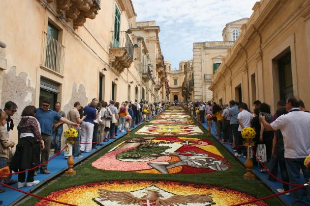 city-in-South-East-Sicily-is-quite-literally-covered-in-flower-petals-for-the-Infiorata-di-Noto..jpg