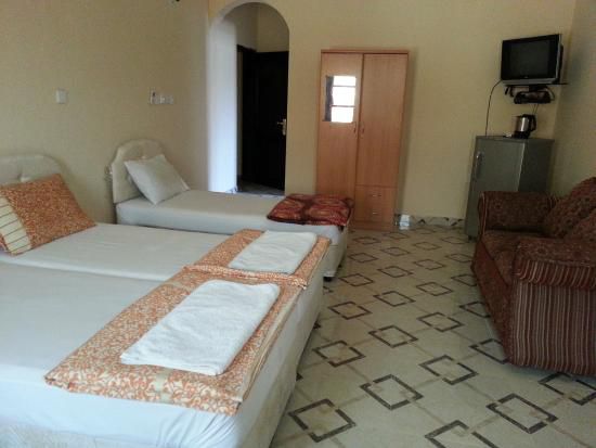 Al-Taif-Accommodation-Khasab-Studio-Room.jpg