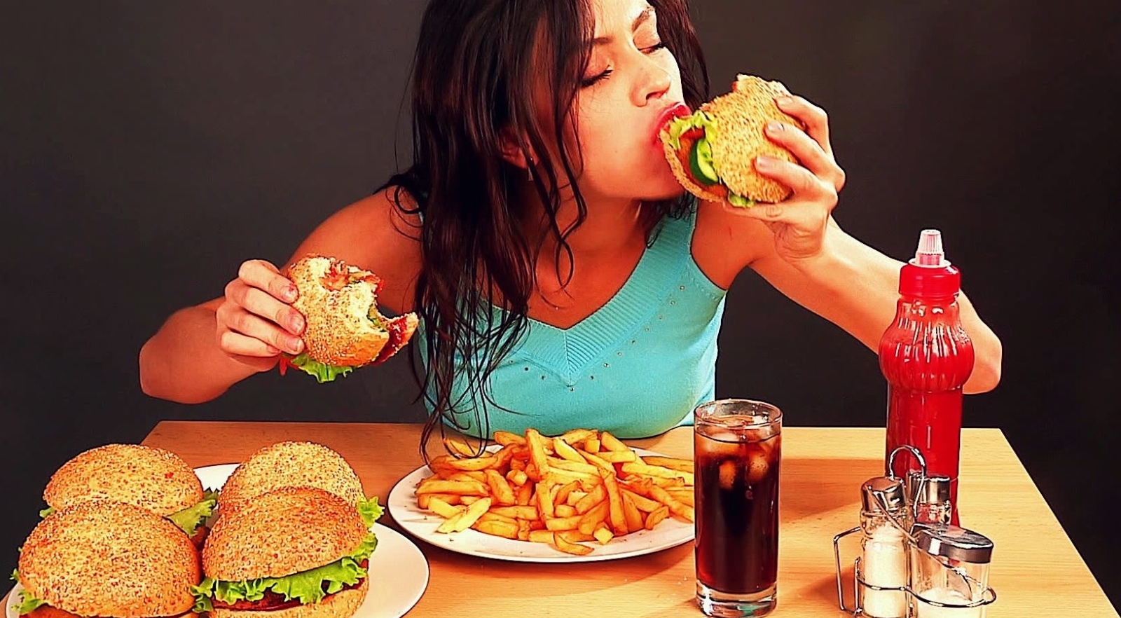 -woman-eating-fast-food-time-lapse1-e1479904734596.jpg