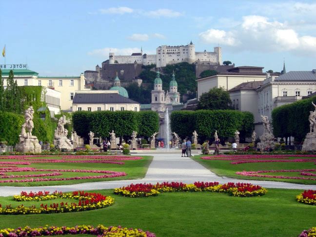 Salzburg_Fortress_from_Mirabell_Gardens1.jpg