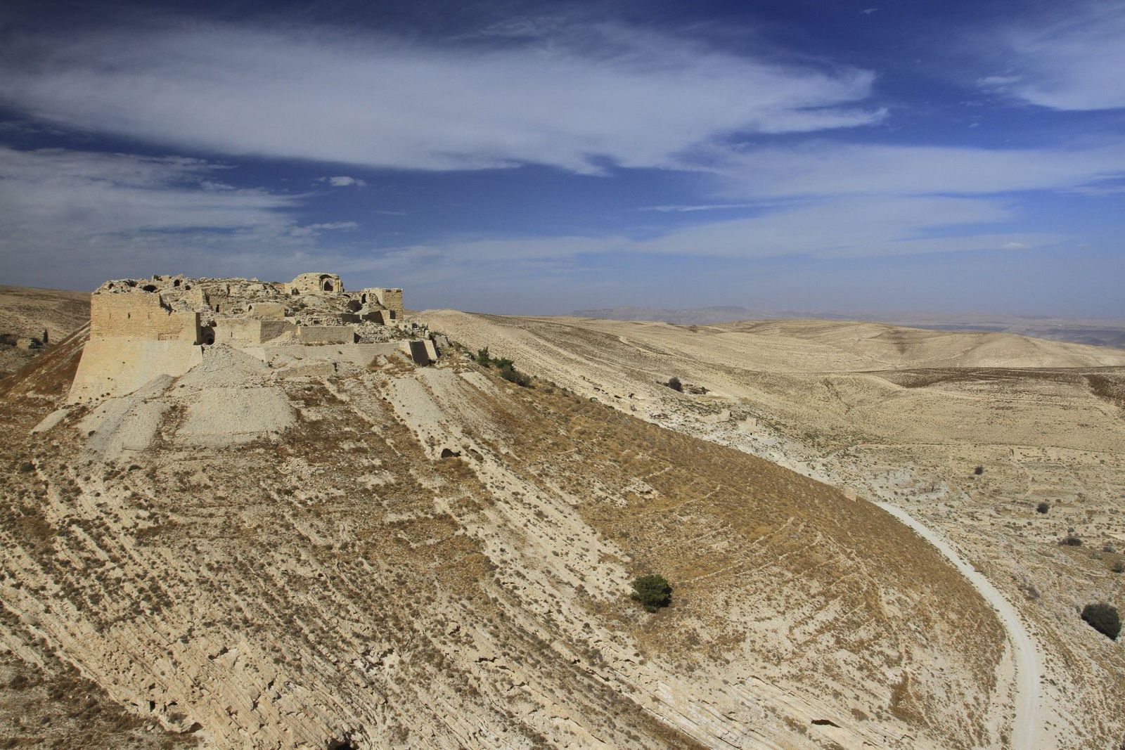 Shobak-Castle-the-Crusader-fortress-of-Krak-de-Montreal-Jordan.jpg