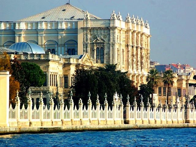 Dolmabah%C3%A7e-Palace.jpg