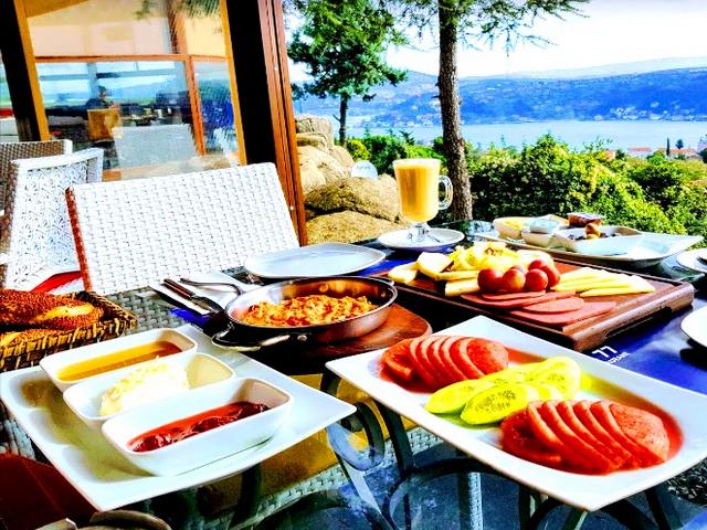Restaurants-Breakfast-on-the-Bosphorus.jpg