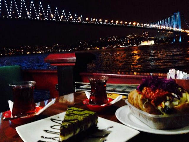 Istanbul-Bosphorus-Cafes-4.jpg