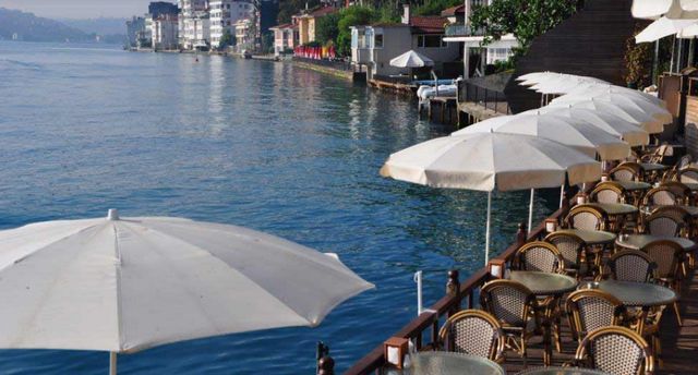 Istanbul-Cafe-on-the-Sea.jpg