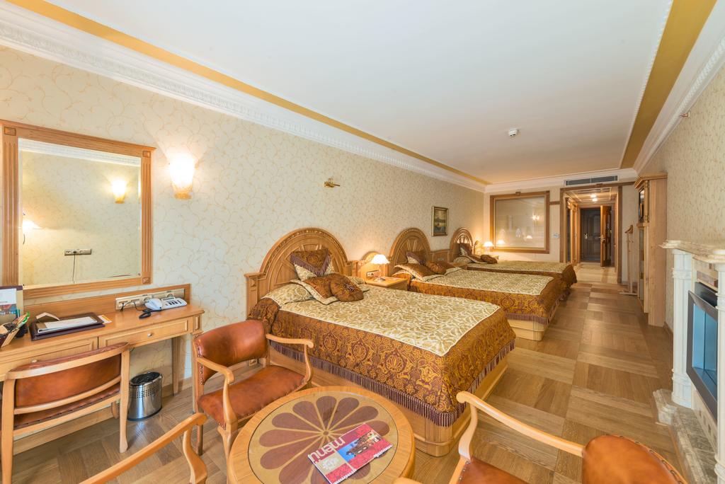 Eminonu-Istanbul-hotels1.jpg