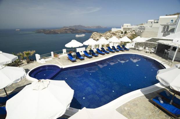 Santorini-hotels-with-pools-4.jpg