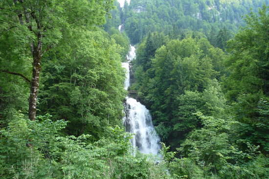 the-waterfalls-giessbach.jpg