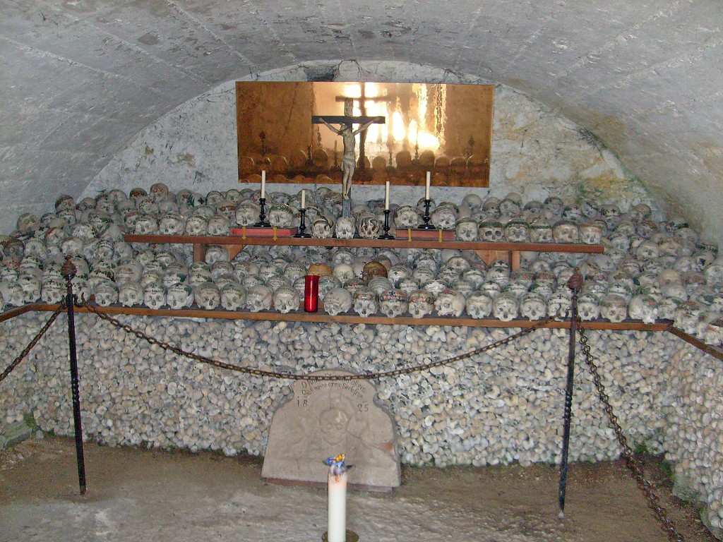 Hallstatt-Ossuary.jpg