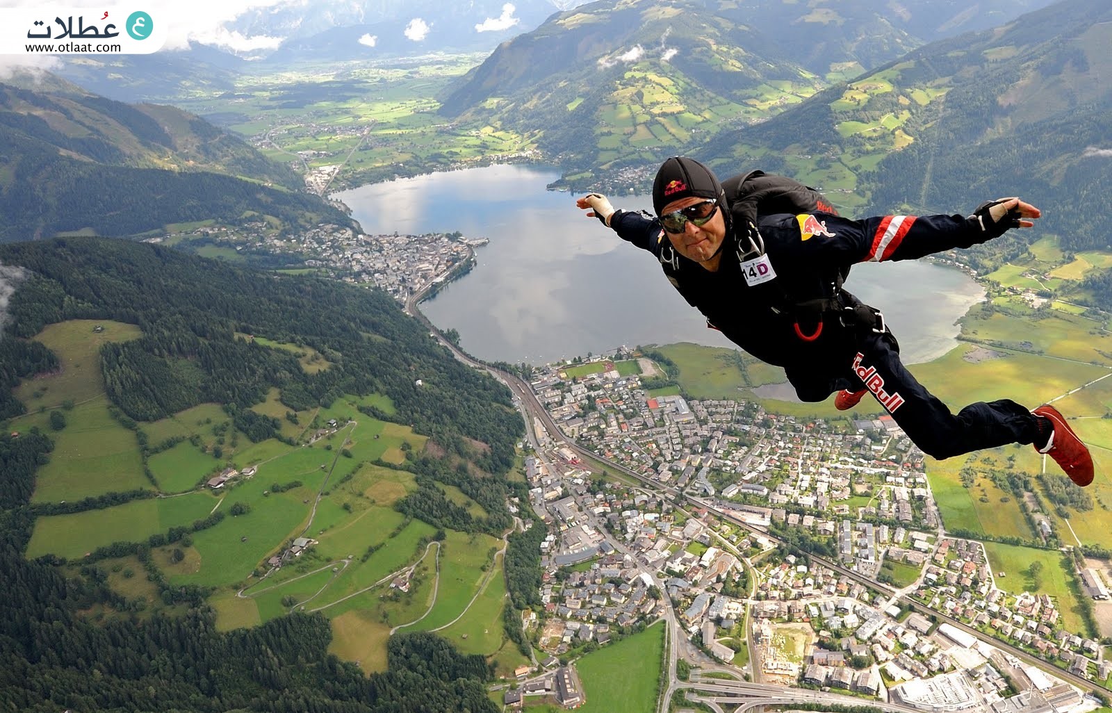 Parachuting-over-Zell-am-See.jpg