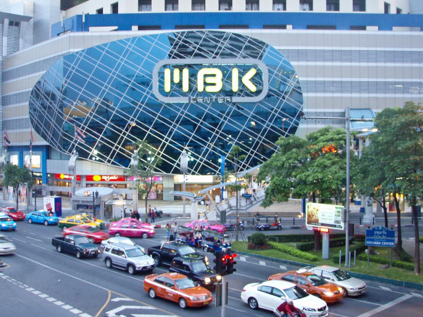 best-shopping-guide-to-top-bangkok-malls-night-mar.jpg