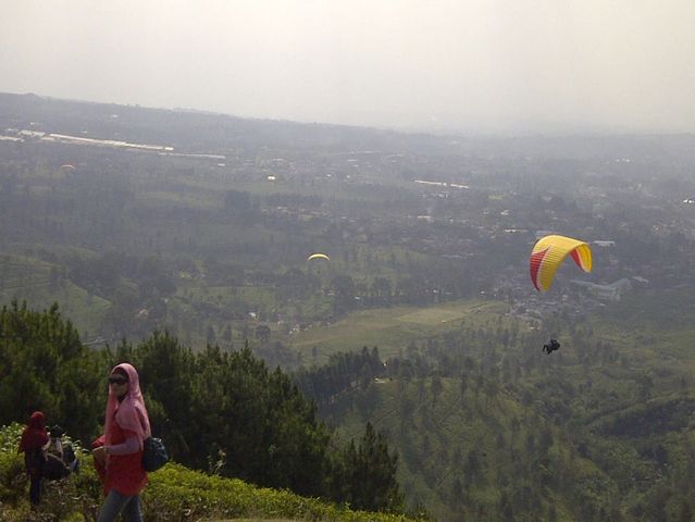 Indonesia-Fly-Paragliding-4.jpg