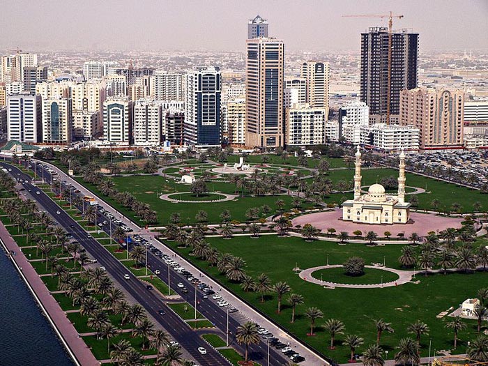 Abu-Dhabi-Corniche-Park.jpg